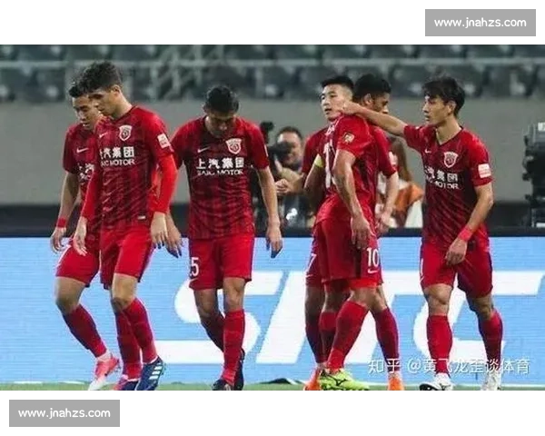 力帆鏖战上海上港 赛场激情与策略的全面较量 力帆鏖战上海上港 赛场激情与策略的全面较量